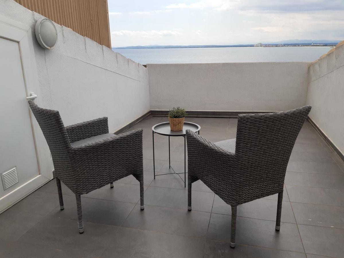 Apartament Roses Casc Antic Sl Avda Rodhe Zewnętrze zdjęcie