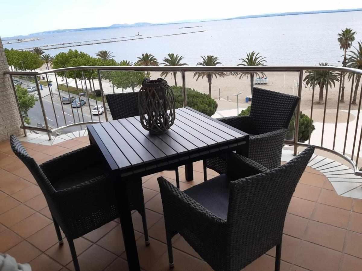 Apartament Roses Casc Antic Sl Avda Rodhe Zewnętrze zdjęcie