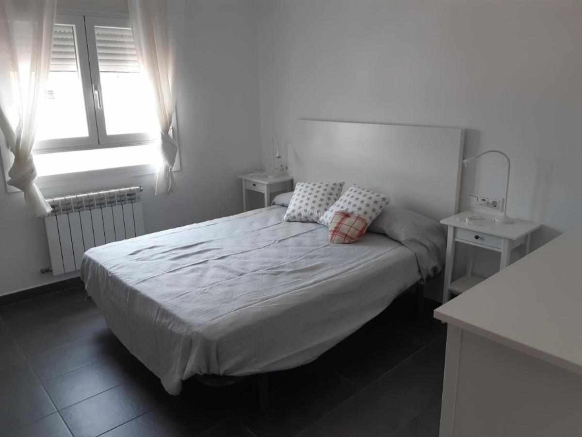 Apartament Roses Casc Antic Sl Avda Rodhe Zewnętrze zdjęcie